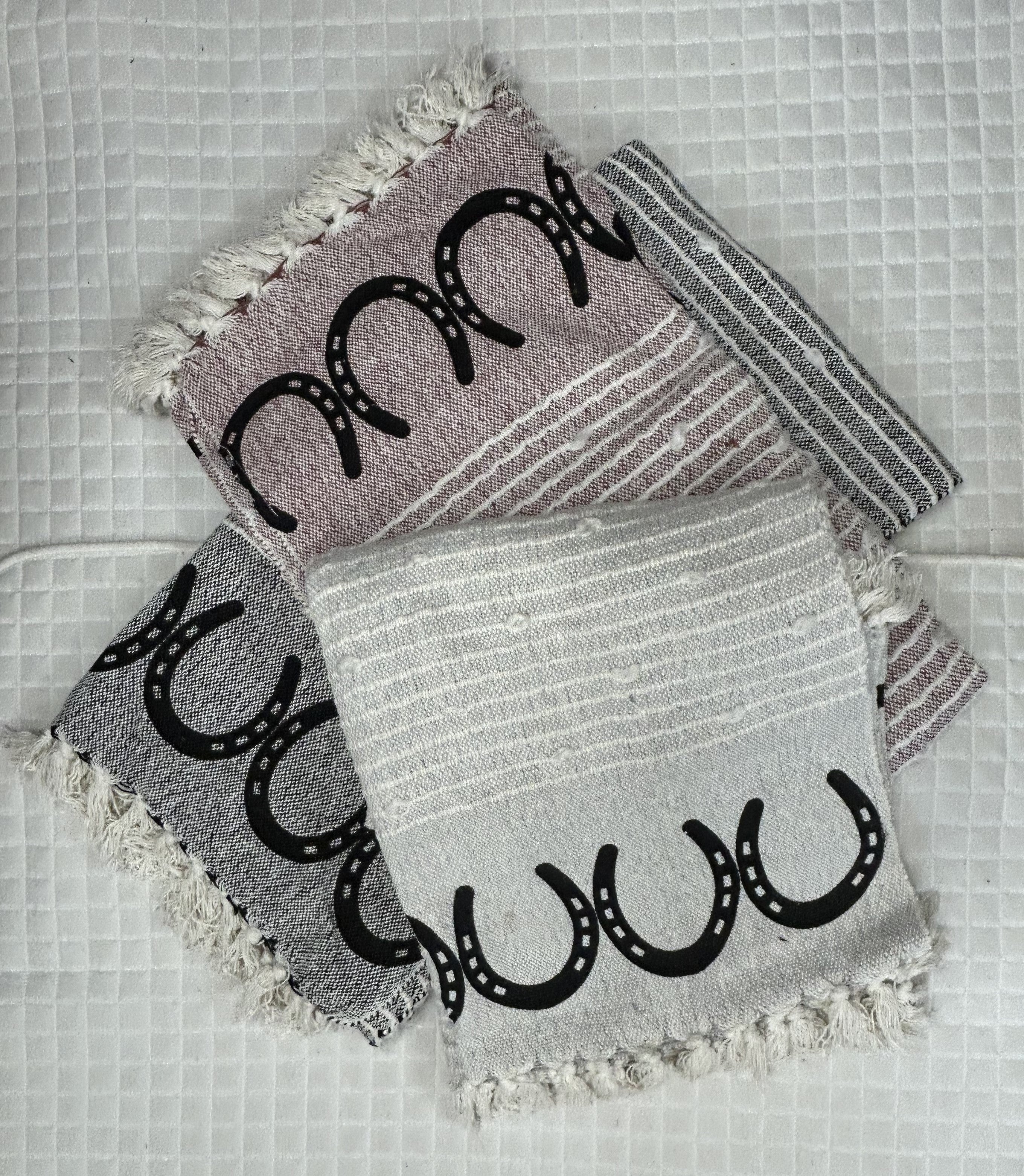 Horseshoe Cotton Throw Blanket