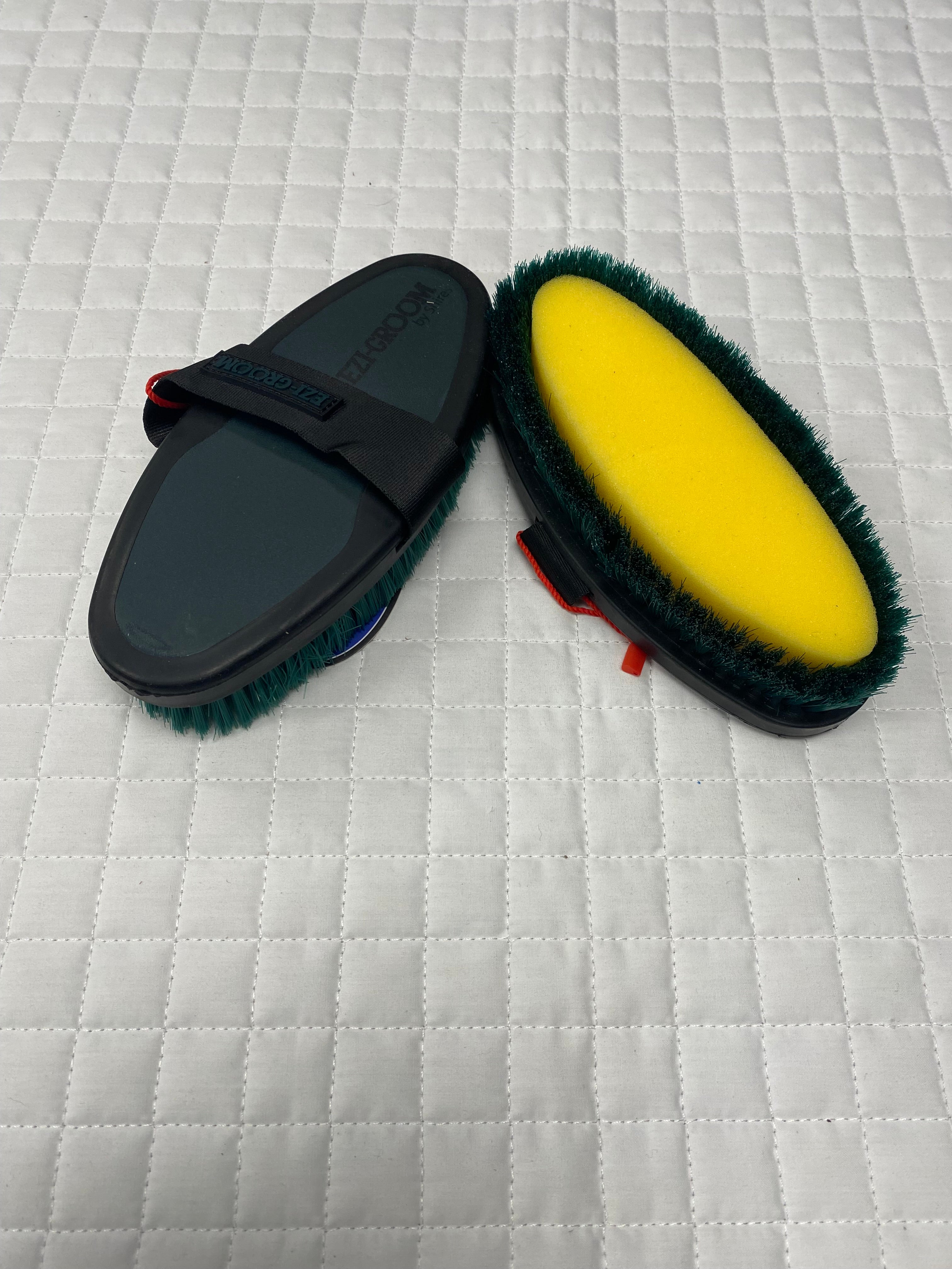 EZI-Groom Grip Body Wash Sponge Brush