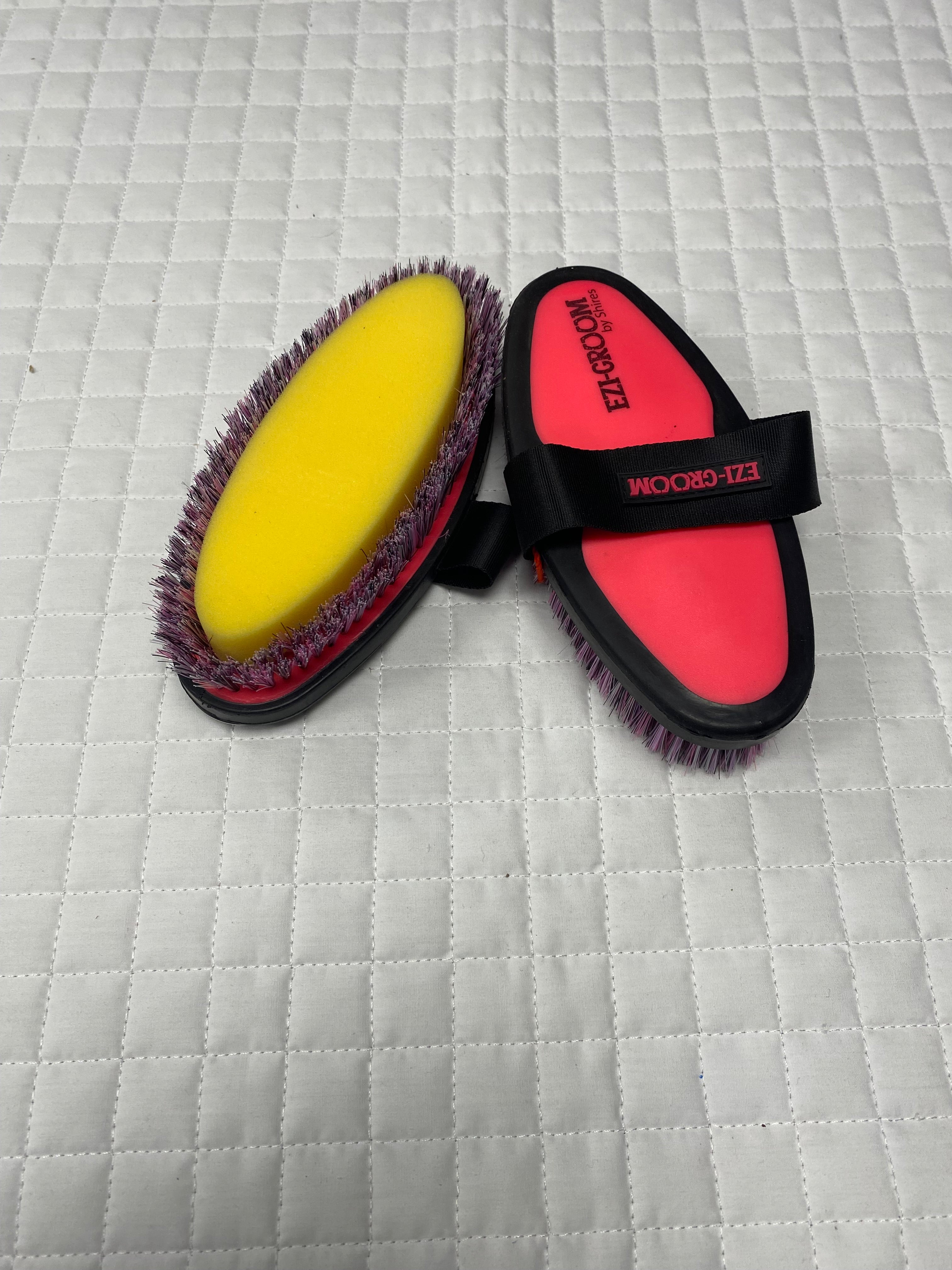 EZI-Groom Grip Body Wash Sponge Brush