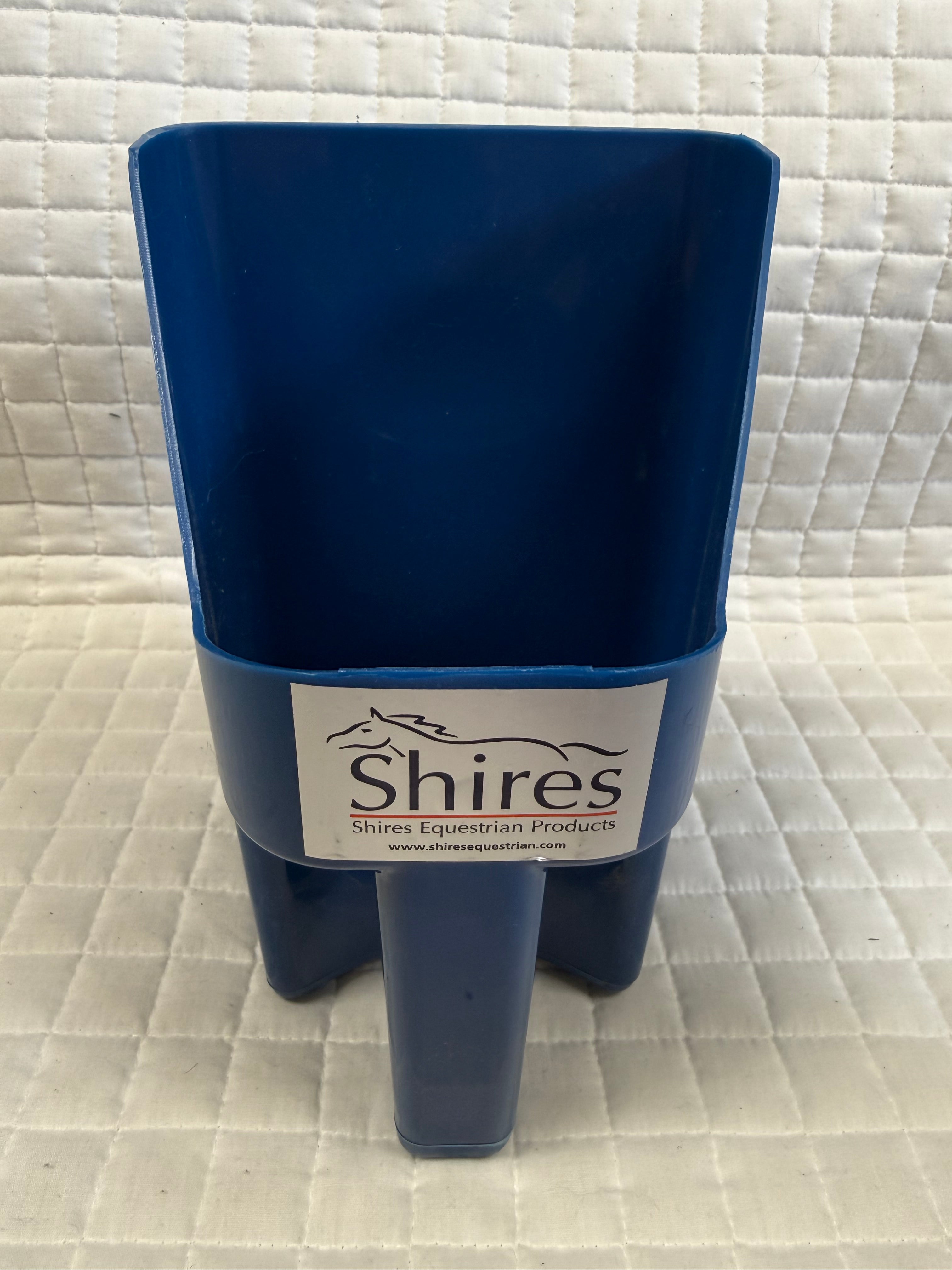 Plastic Feed Scoop 3 Quart