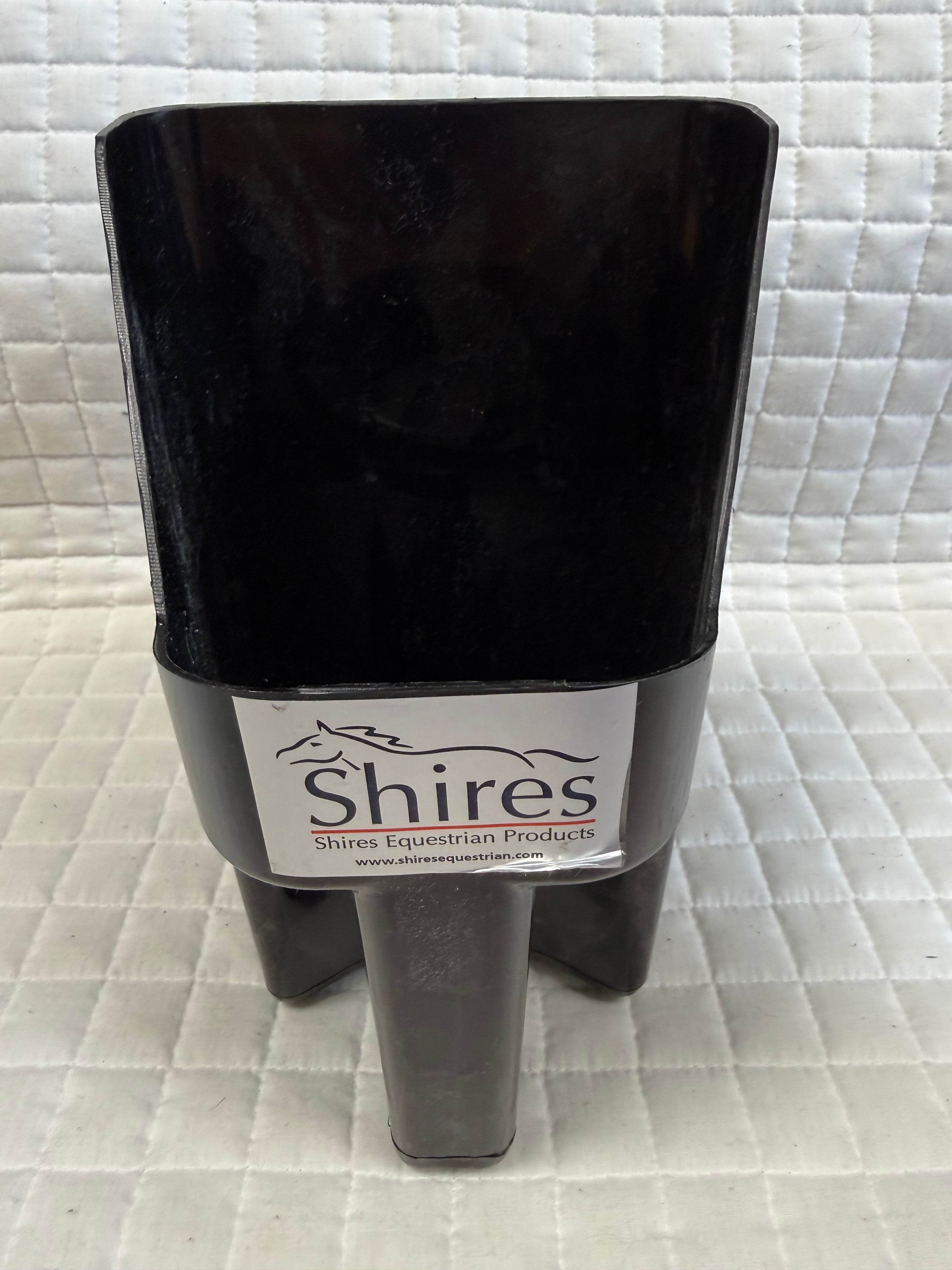 Plastic Feed Scoop 3 Quart