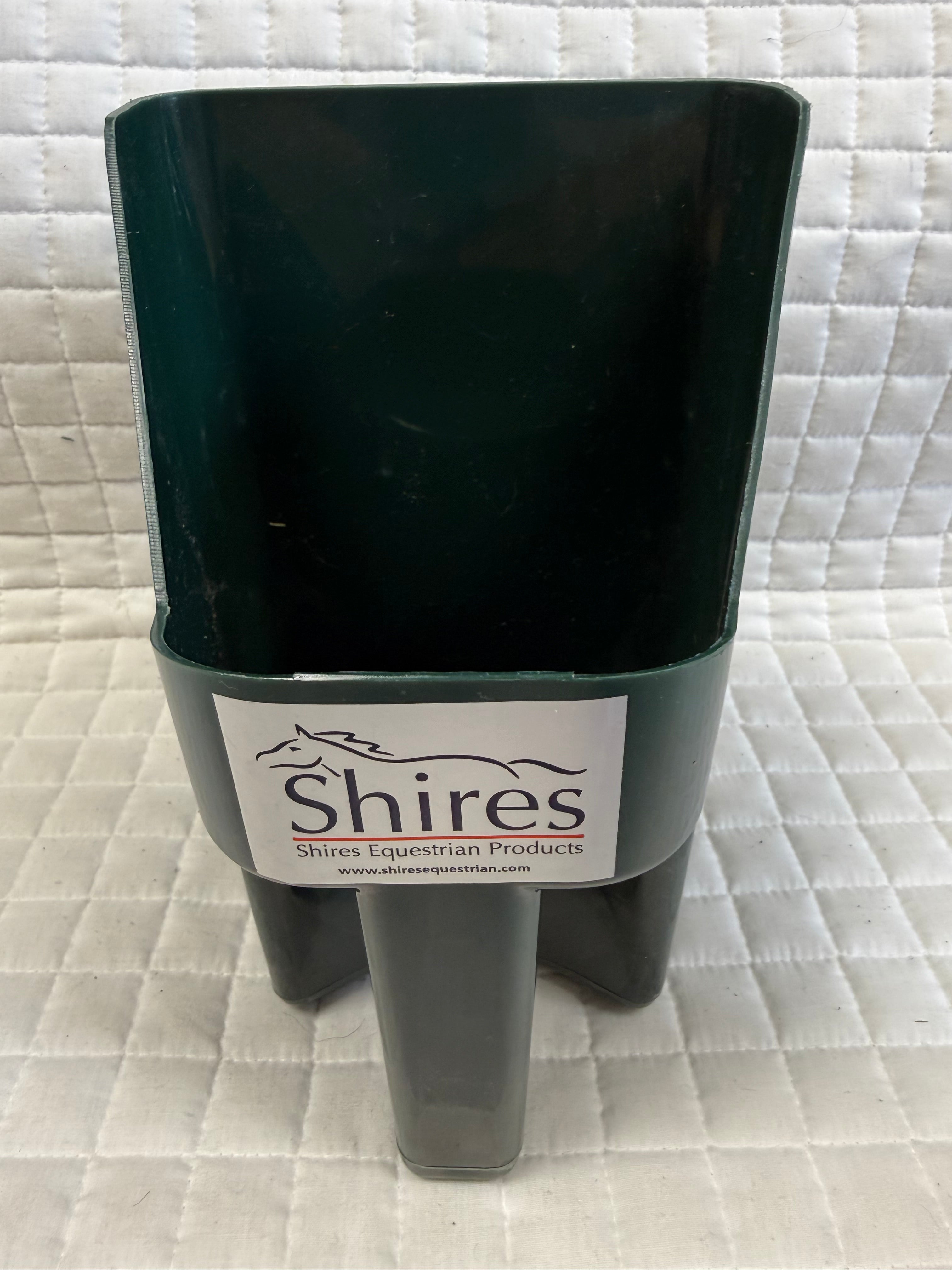 Plastic Feed Scoop 3 Quart