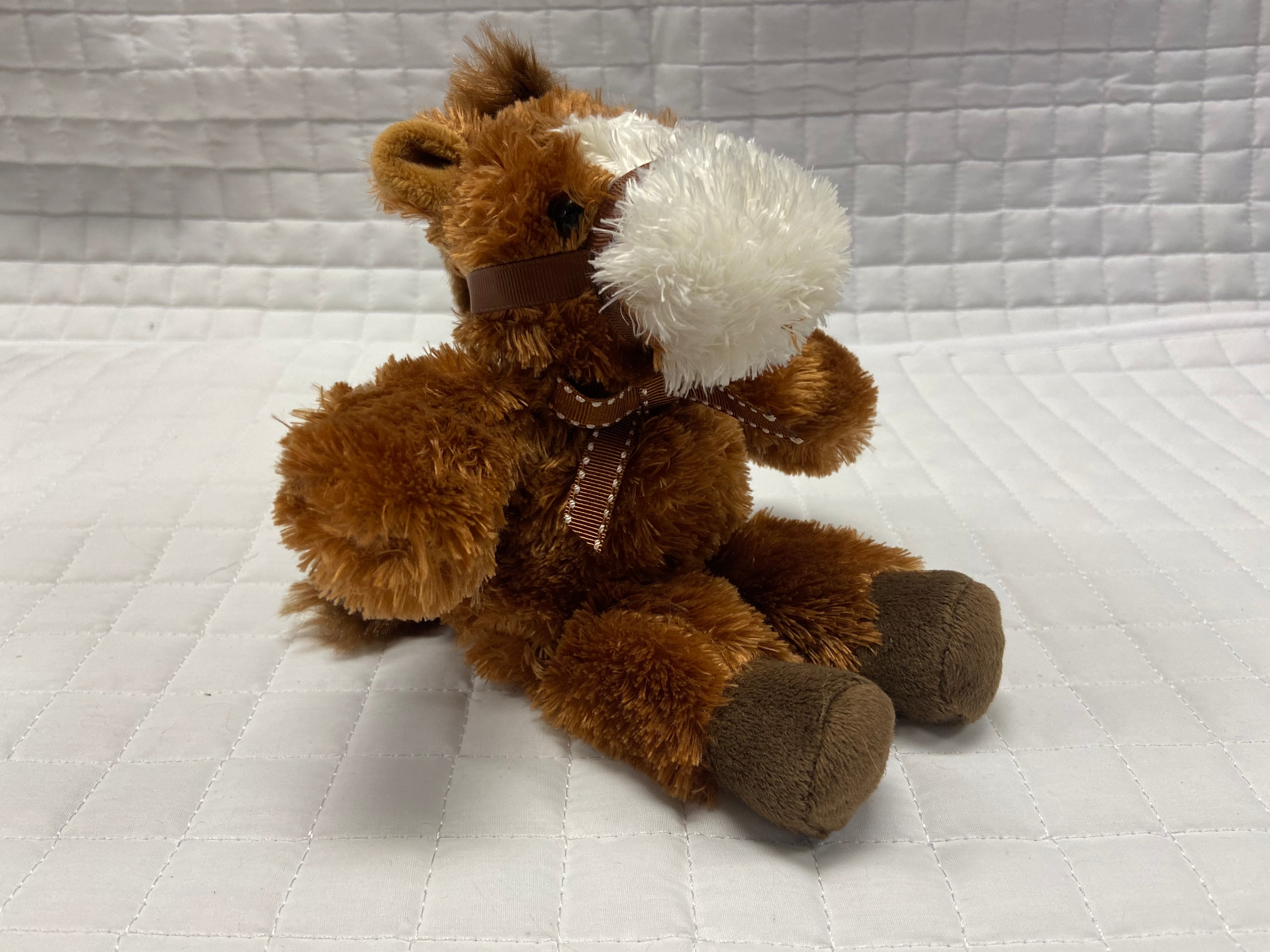 Fluffles w Bow Sitting Horse 8"